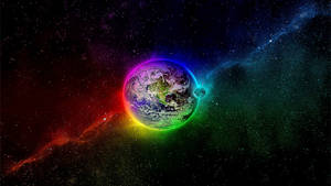地球在色彩繽紛的星空下散發彩虹光芒 — 星際寶貝 壁紙