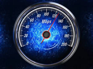 數碼速度計顯示120 Mbps，帶有二進制代碼背景