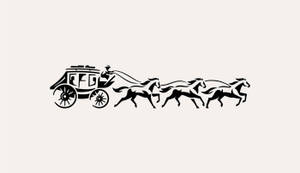 米色背景上，四匹奔跑的馬拉著驛馬車的黑色剪影。 — 簡約 壁紙