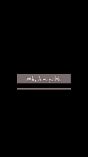 灰色矩形，白色文字 why always me 居中於黑色背景