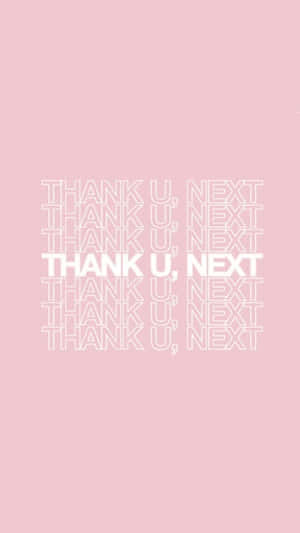 粉紅色背景，堆疊的白色輪廓文字 thank u next