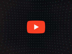 深色布料上帶有彩色圓點的紅色YouTube播放按鈕。