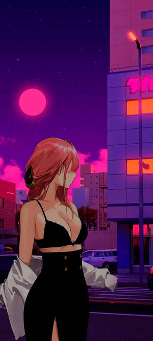 黑色服裝的動漫女孩，在粉紅月亮下的霓虹城市街道上。