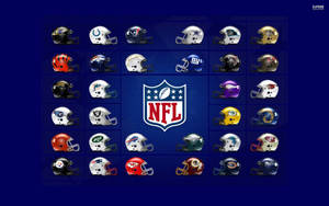 NFL球隊頭盔以網格顯示，中央有官方標誌。