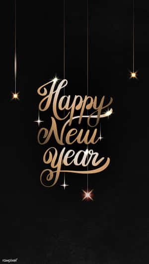 金色 'Happy New Year' 文字與星光一起懸掛在黑色背景上。