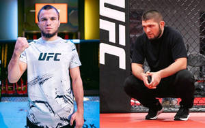 兩名身穿UFC裝備的男性MMA拳手在八角籠內。