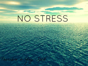 帶有文字 no stress 的青綠色海洋，適合放鬆