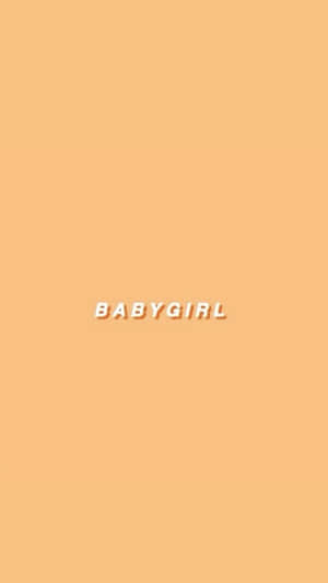 蜜桃色背景，中央有白色3D文字寫著BABYGIRL