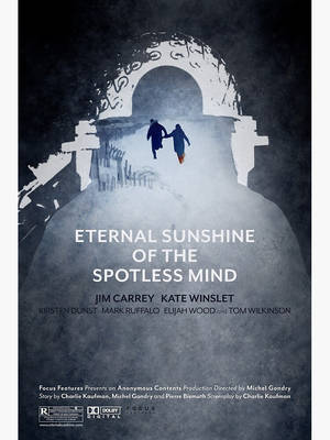 兩個人在煙霧瀰漫的隧道中奔向發光的拱門。