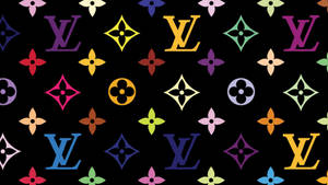 黑色背景上色彩繽紛的 Louis Vuitton 字母組合和花卉圖案。