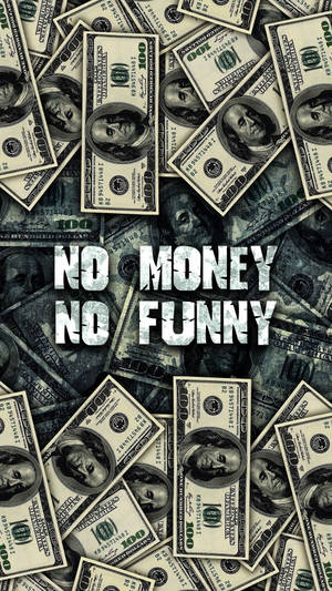 在散落的百元美鈔背景上寫著 'NO MONEY NO FUNNY' 的文字。