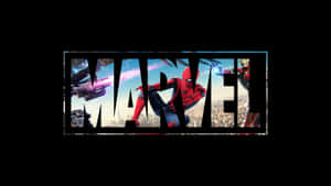 蜘蛛俠和鐵甲奇俠在城市上空與Marvel標誌一起行動。