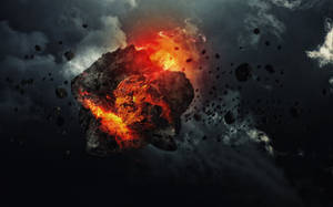 一顆燃燒的流星體在太空中爆炸，帶有火焰軌跡和漂浮的碎片。