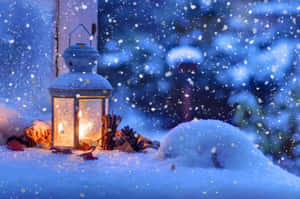 雪夜中雪地裡發光的燈籠 — 聖誕節 壁紙