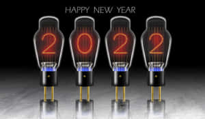 四個發光的真空管拼出2022以慶祝新年。