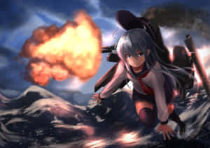 穿著水手服的動畫女孩，在波濤洶湧的海洋中從軍艦上發射大炮，伴隨著熾熱的爆炸。 — 可愛動漫女仔 壁紙