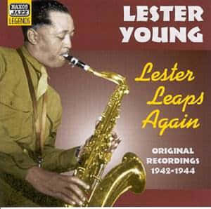 Lester Young 在 1942-1944 年的爵士專輯封面上吹奏色士風。