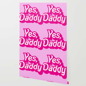 粉紅色牆紙，重複粗體白色文字寫著「Yes, Daddy Daddy」。