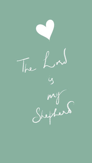 鼠尾草綠色背景，白色草書文字寫著「The Lord is my Shepherd」，上方有一顆心。
