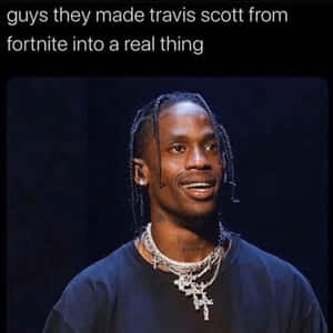 Travis Scott 喺深色背景前戴住鑽石鏈微笑。 — 笑緊 壁紙