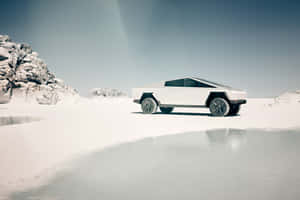 未來感白色卡車停在結冰的湖上，附近有積雪岩石。
