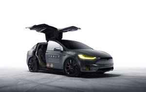 黑色Tesla Model X在攝影棚中打開車門並亮起車頭燈。 — Tesla GIF 壁紙
