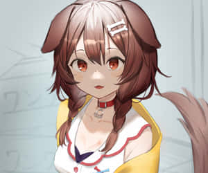 有狗耳朵和尾巴的動漫女孩，穿著黃色和白色衣服，戴著紅色項圈。