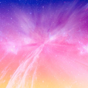 充滿活力的宇宙星雲，帶有粉紅色、紫色和黃色色調以及閃爍的星星。 — 明亮 壁紙