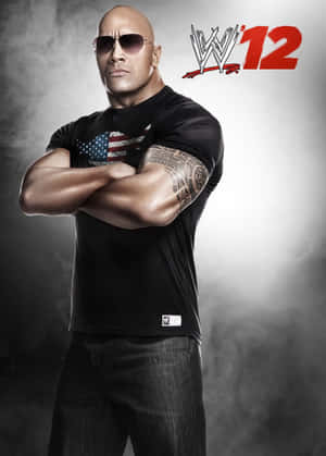 狄維·莊遜在WWE 2012宣傳照中交叉雙臂並戴著太陽眼鏡。 — 狄維·莊遜 壁紙