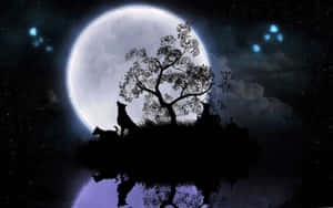 狼在滿月下在樹旁嚎叫，背景有星空和水面倒影。 — 月色夜空 壁紙