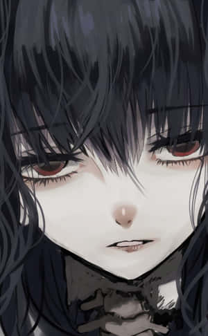 深色頭髮和紅色眼睛的動漫女孩帶著冷笑，凝視著。