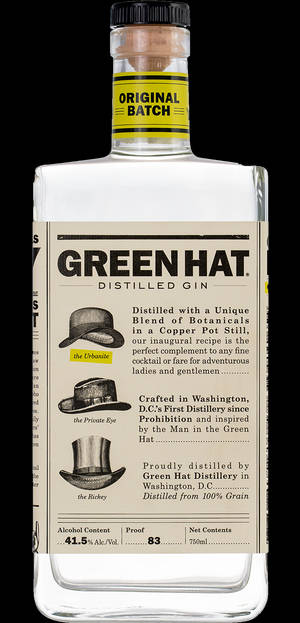 帶有帽子插圖和文字標籤的Green Hat氈酒瓶。