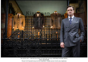 灰色西裝男子站在Kingsman裁縫店外，櫥窗內有人體模型。 — 電影 壁紙