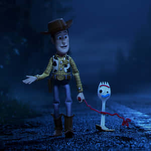 牛仔胡迪與一個叉臉玩具在黑暗霧濛濛小徑上行走。 — 反斗奇兵2 壁紙
