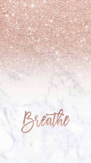 白色大理石上的玫瑰金閃粉漸變，並以閃粉字體寫上 breathe。 — 玫瑰金 iPhone 壁紙