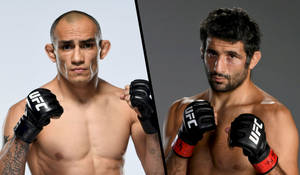 兩名戴著UFC手套的男性MMA拳手為宣傳照擺出激烈的姿勢。