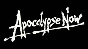 白色風格文字「Apocalypse Now」在黑色背景上。 — 荷里活 GIF 壁紙