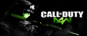 身穿戰鬥裝備的士兵手持綠色步槍，帶有Call of Duty MW標誌。