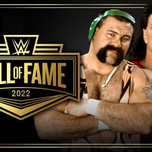 2022年WWE名人堂入選者，戴著綠色頭帶，手臂有紋身，自信地擺姿勢。