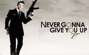 穿西裝的男子手持步槍，帶有「Never Gonna Give You Up」和007標誌。
