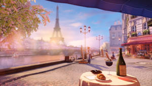 巴黎咖啡桌，有葡萄酒和牛角包，俯瞰塞納河和日出時的艾菲爾鐵塔。