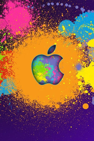 彩色Apple標誌被鮮豔的油漆飛濺包圍在漸變背景上。