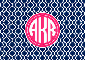 粉紅色圓形字母組合，白色字母AKR，位於海軍藍四葉草圖案背景上。 — 桌面美學 壁紙