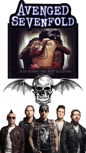 Avenged Sevenfold 致敬海報，紋身男子擁抱，樂隊照片在帶蝙蝠翅膀的骷髏頭下方。