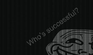 一個像素化的臉孔，帶有 Who's successful? 的文字