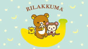 三個Rilakkuma角色坐在一個巨大的香蕉上，有漂浮的香蕉和圓點。