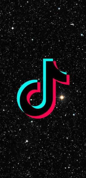 TikTok 標誌漂浮在滿天星斗的夜空中。