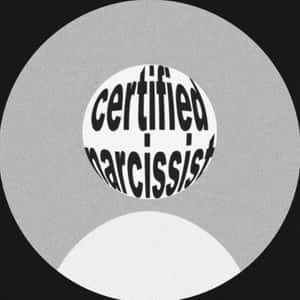 一個極簡圖形，文字 certified narcissist 纏繞在球體上。