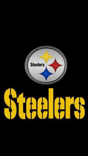 Pittsburgh Steelers 標誌和球隊名稱以黃色顯示在黑色背景上。