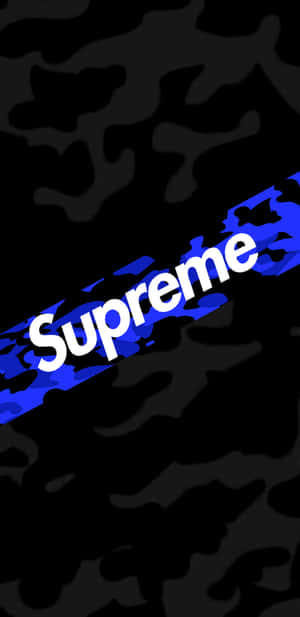 黑色和藍色迷彩背景上的Supreme標誌 — 簡約藍色美學 壁紙